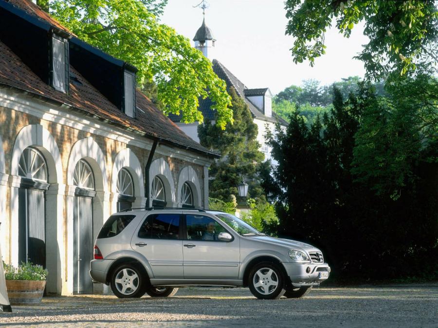  Mercedes-Benz ML55 AMG 2000 года  (EU) (фото 10 из 11)